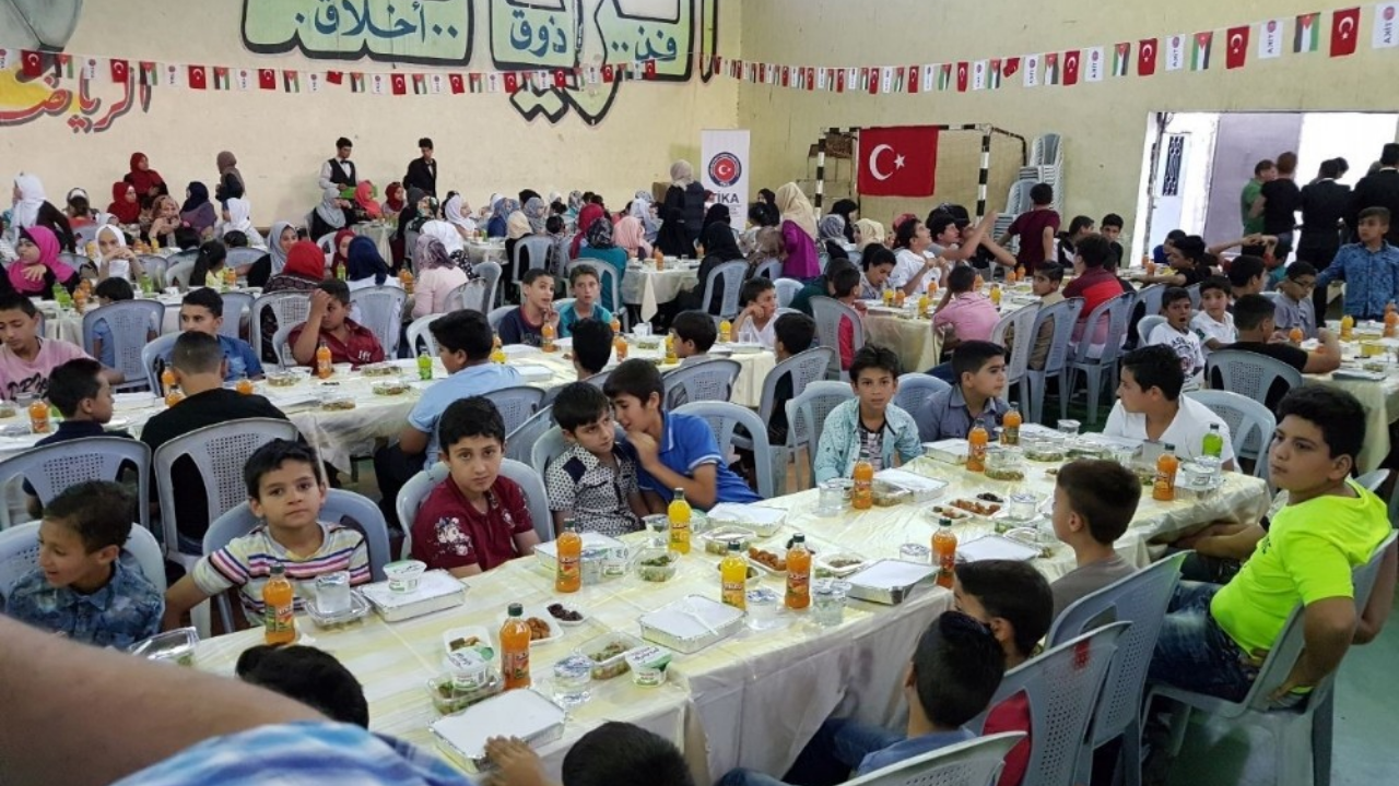 TİKA’dan 100 yetime iftar yemeği