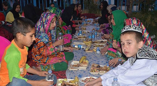 TİKA'dan Afganistan'da 350 yetime iftar