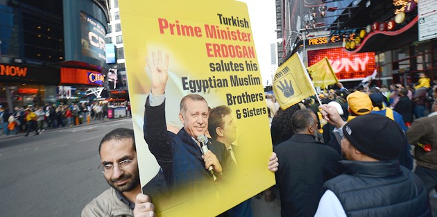 Times Meydanı ‘Rabia’ ve ‘Erdoğan’ sesiyle inledi