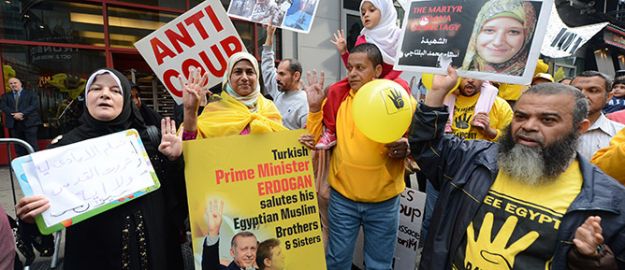 Katil Sisi cuntasına Erdoğan’lı protesto