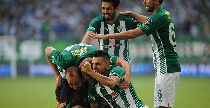 Timsah beş dakikada hesabı kesti