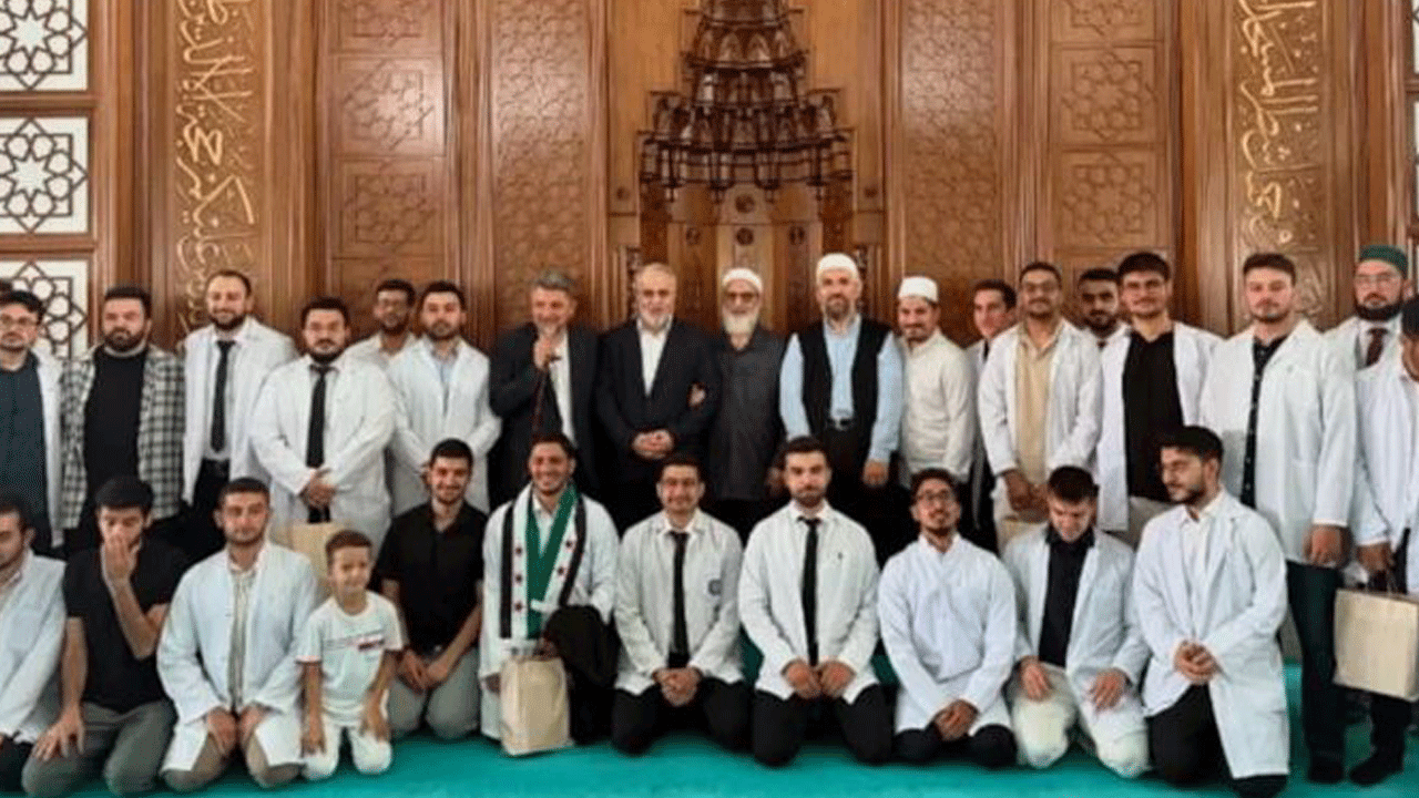 Tıp fakültesi mezunlarına camide mezuniyet ‘Yalanın Sözcüsü’nü rahatsız etti!