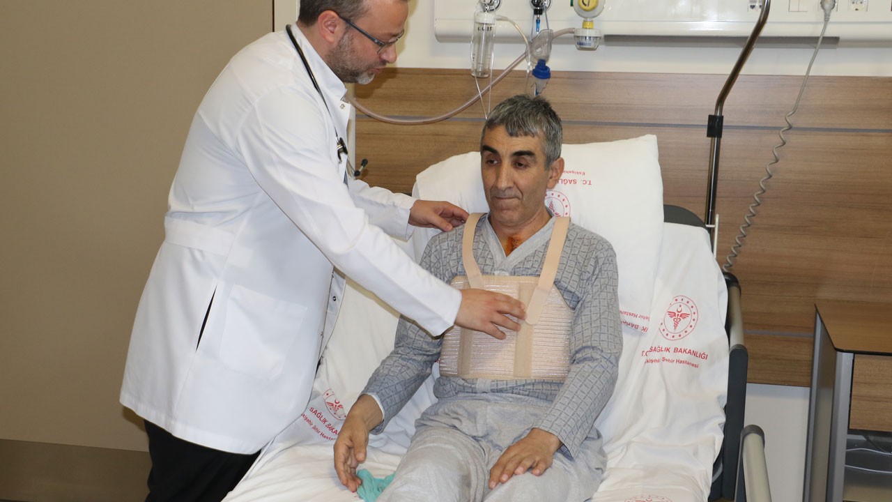 Tıp tarihine geçen mücadele! İki kez aort damarı yırtıldı