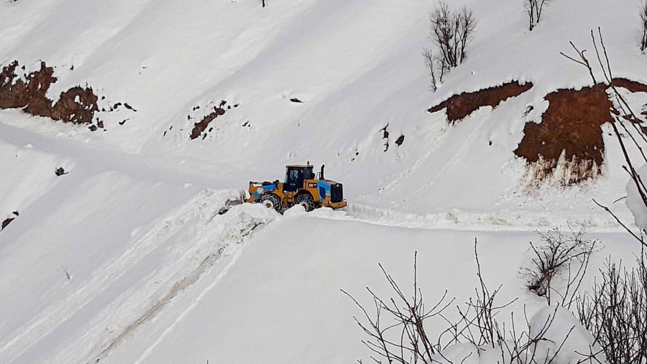 Tipi, sis, çığ riski… Ekipler sınırları zorladı