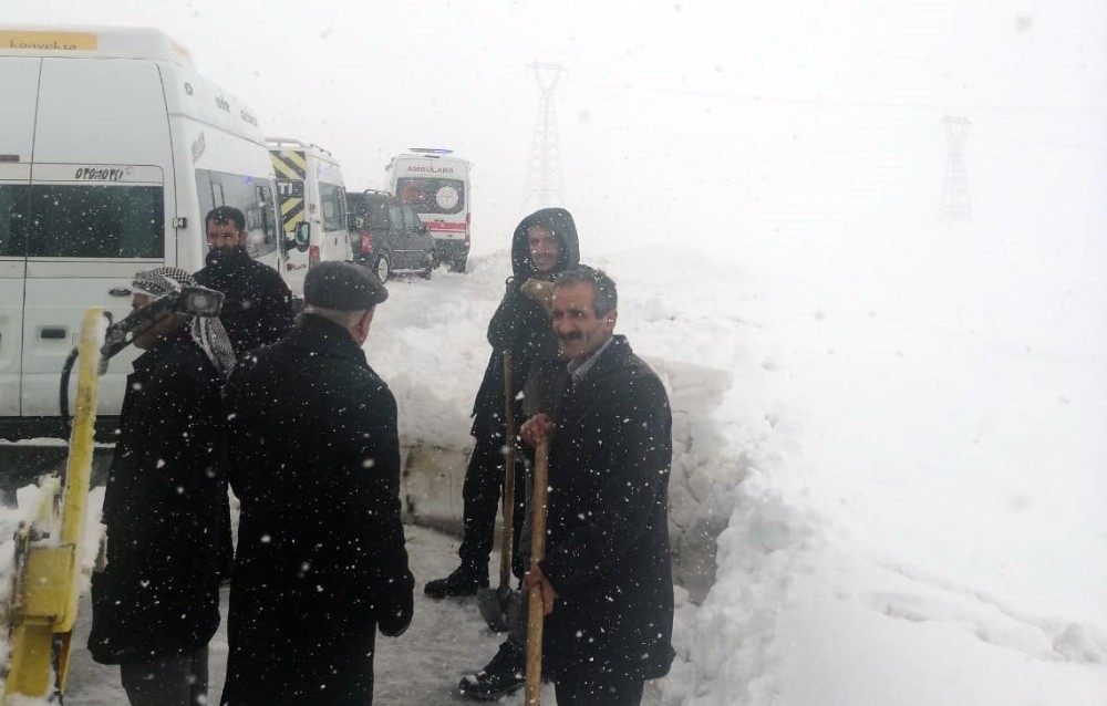 Tipide mahsur kalan vatandaşlar kurtarıldı 