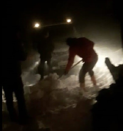 Tipide mahsur kalan vatandaşları ekipler kurtardı 