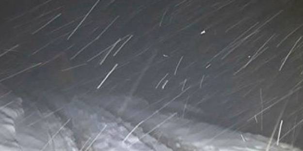 Tipide mahsur kaldı, donmamak için çantasındaki elbiseleri yaktı