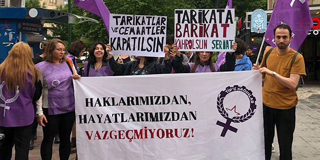 TİP'lilerden İslam karşıtı protesto! Allah'ın dinini böyle hedefe koydular...