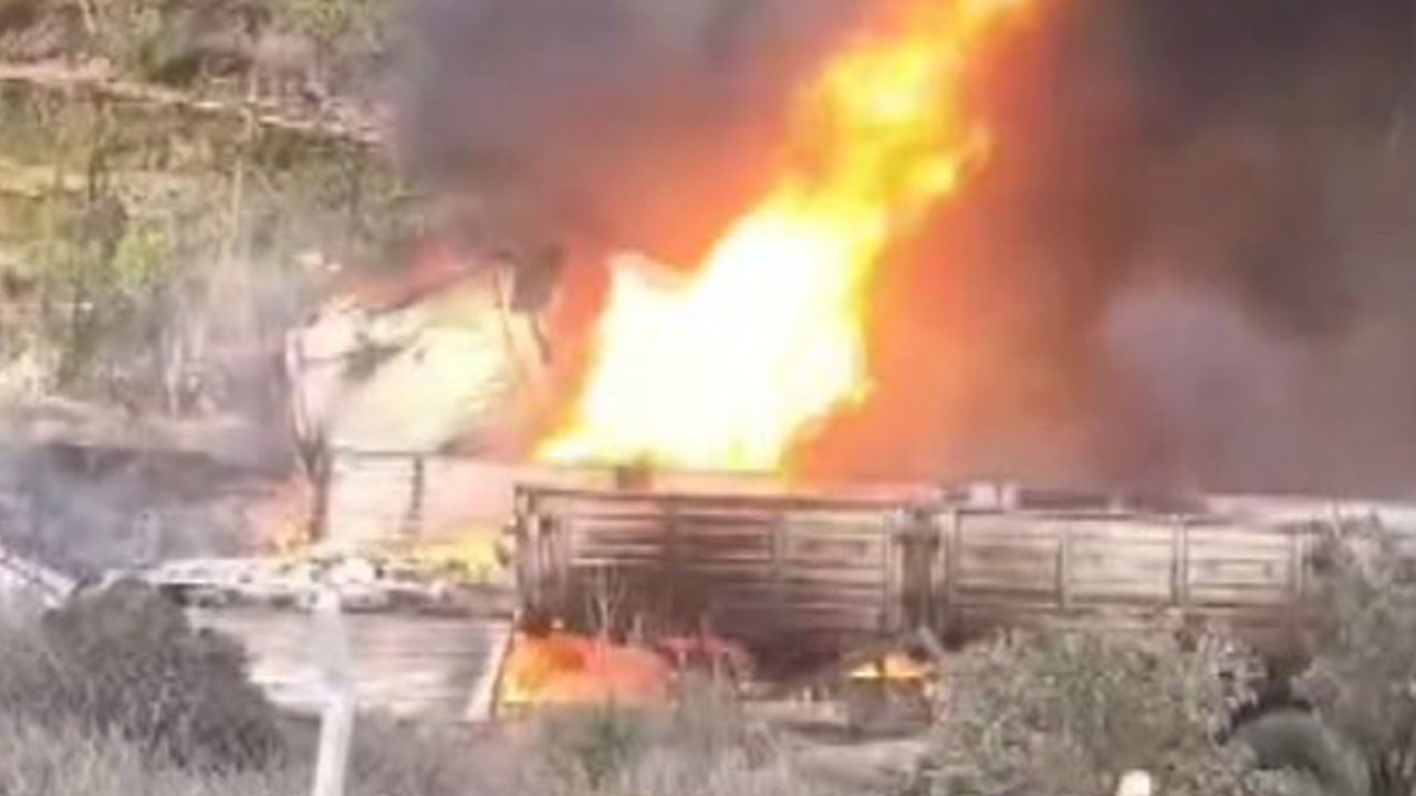 Tır alev aldı, seyyar satıcı hayatını kaybetti