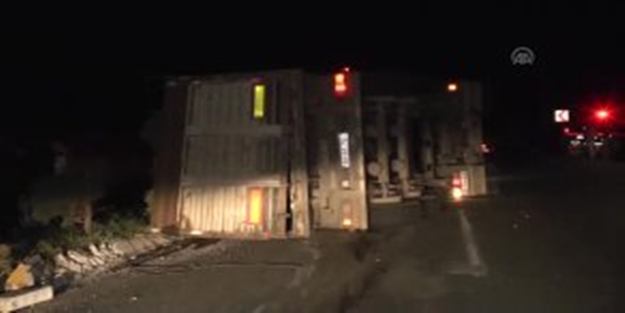 Düzce'de TIR devridi: 2 yaralı