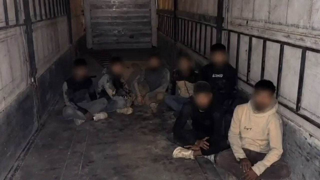 Tır dorsesinde saklanan 7 kaçak göçmen yakalandı