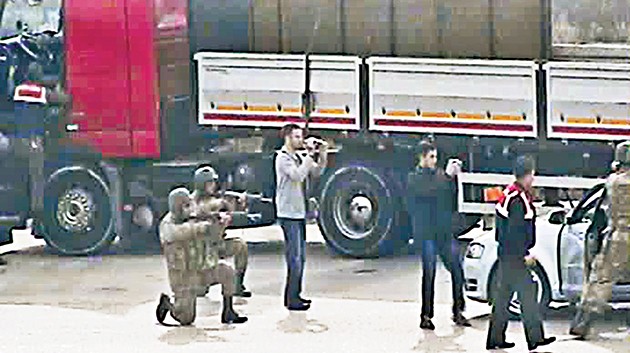 TIR ihanetinde 10 askere daha yakalama kararı