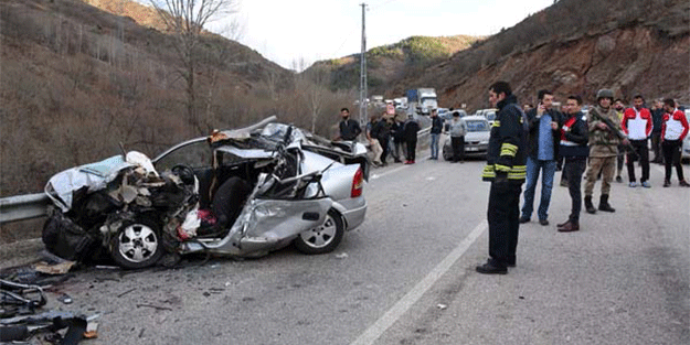 TIR ile çarpışan araç bu hale geldi… Görenler şaştı kaldı!