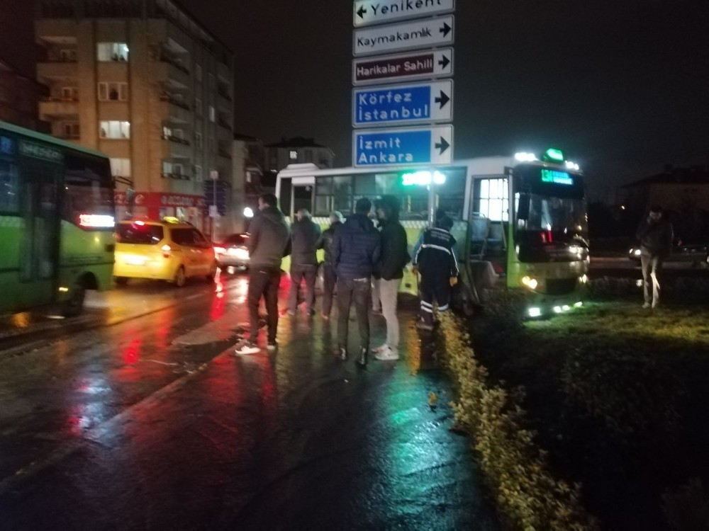Tır ile çarpışan halk otobüsünde 2 yolcu yaralandı 