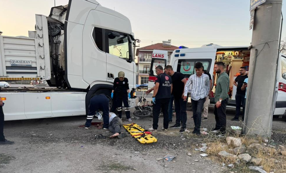Tır ile motosiklet çarpıştı 1 kişi öldü