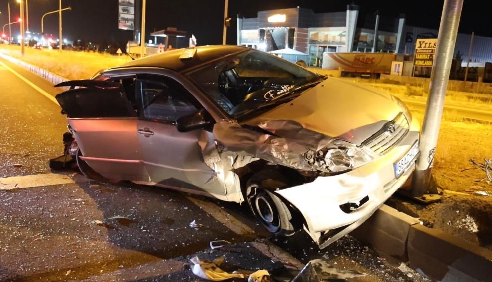 Tır ile otomobil çarpıştı 1 kişi yaralandı