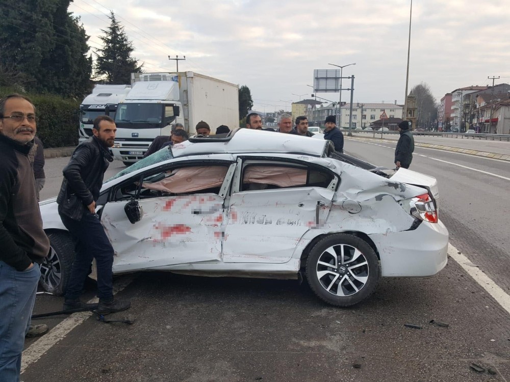 Tır ile otomobil çarpıştı: 1 ölü, 2 yaralı 