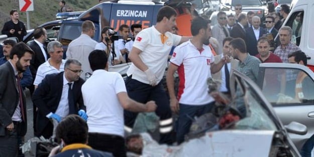 TIR ile otomobil çarpıştı: 5 kişi hayatını kaybetti