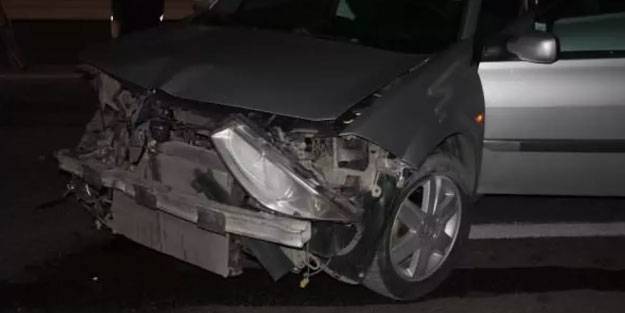 Tır ile otomobil çarpıştı! Trafik felç oldu