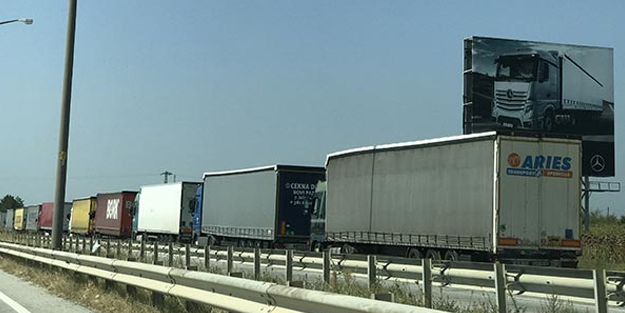 TIR kuyruğu 14 km'ye ulaştı! Şoförler isyanda