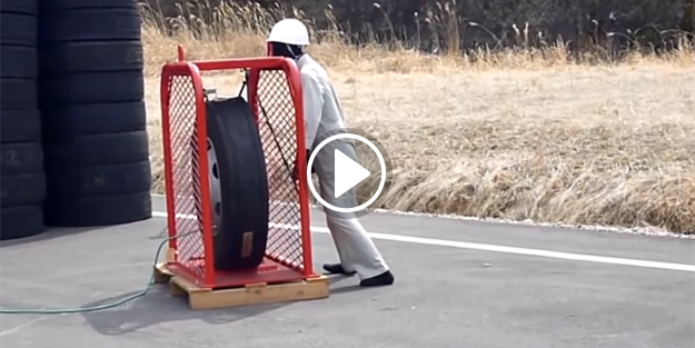 TIR lastikleri bomba gibi patladı!
