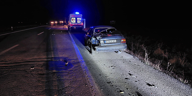 Tır otomobile arkadan çarptı