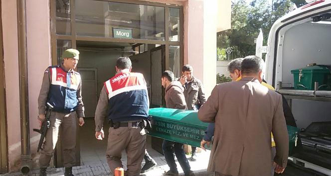 TIR, otomobile çarptı: 2 ölü, 2 yaralı!