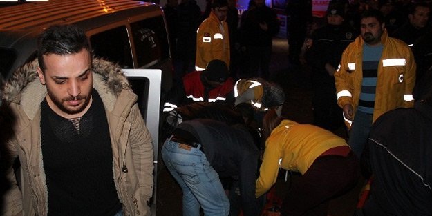 Tır, polis aracına çarptı