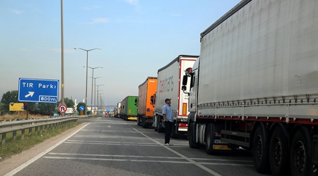 TIR şoförleri bayrama kuyrukta girdi