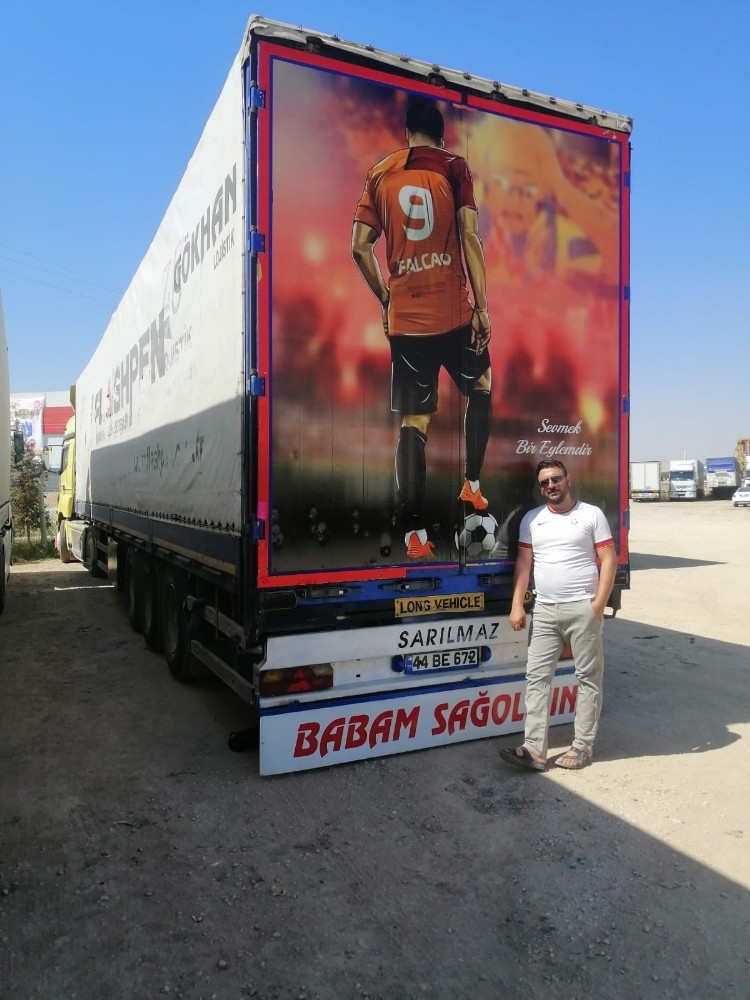Tır şoförünün Falcao sevgisi 