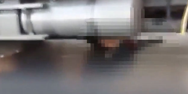 TIR soymak isteyen hırsız aracın altında kilometrelerce sürüklendi