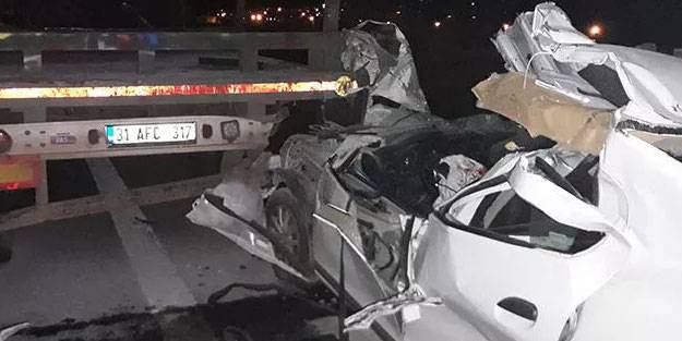 TIR'a arkadan çarpan otomobil sürücüsü hayatını kaybetti