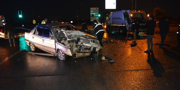 TIR'a çarpan araç hurdaya döndü: 5 yaralı