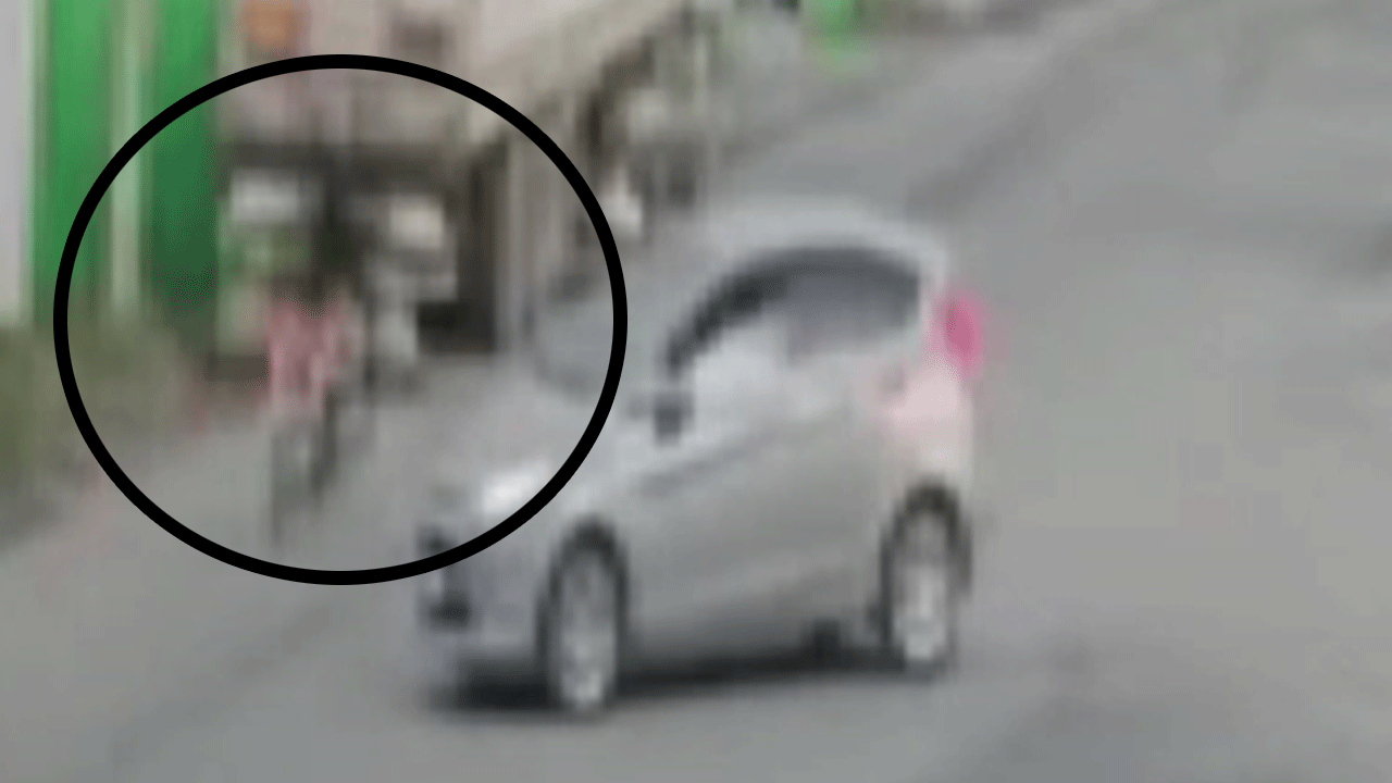 Tıra çarpan küçük cocuğun öldüğü kaza kamerada!