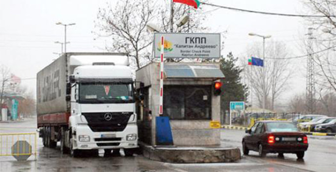 TIR'a saklanan 2 Iraklı kaçak 50 kilo eroinle yakalandı