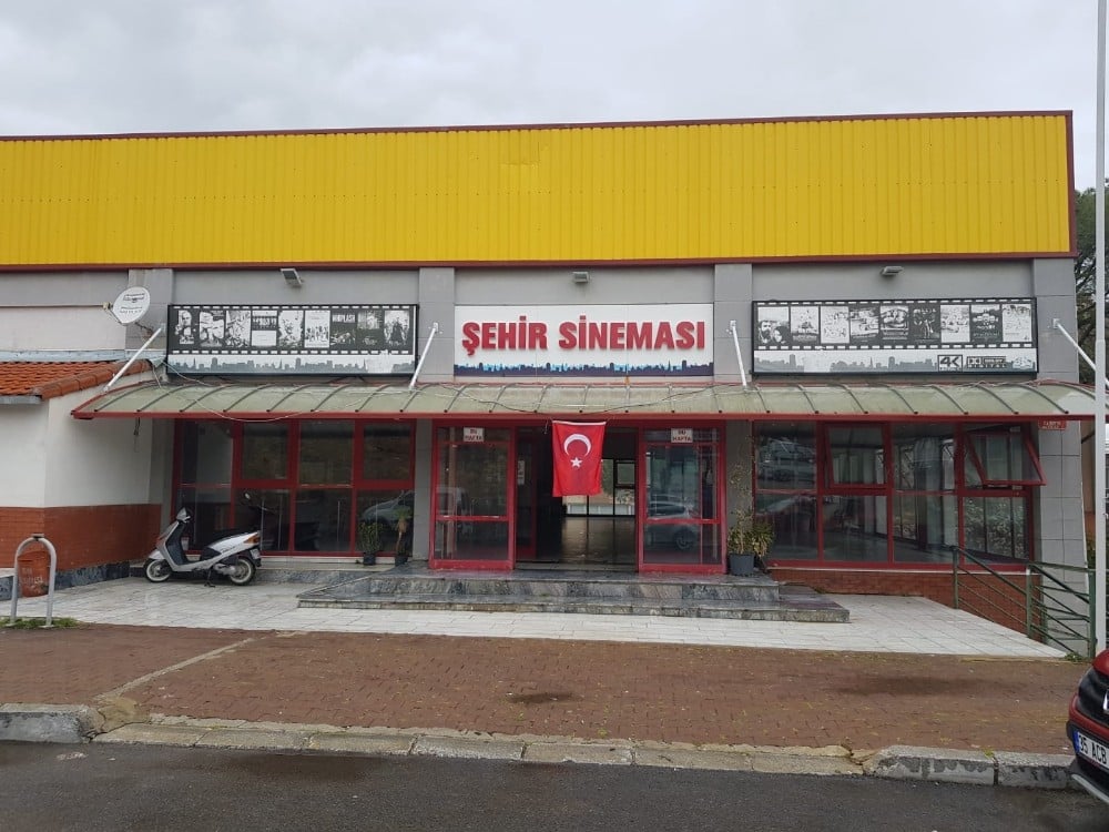Tire’deki sinemalara koronavirüsü arası 