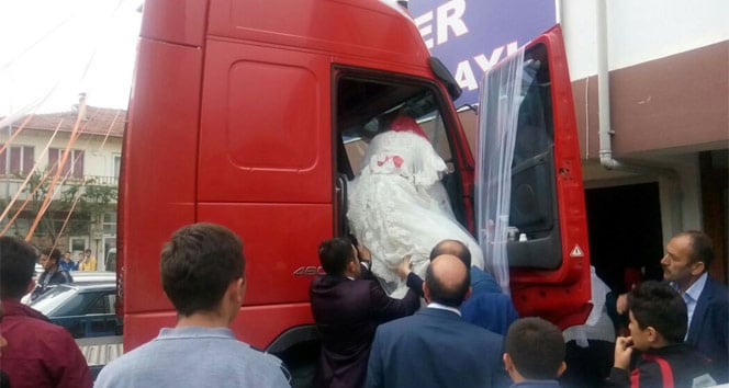 TIR’ı gelin arabası yaptılar