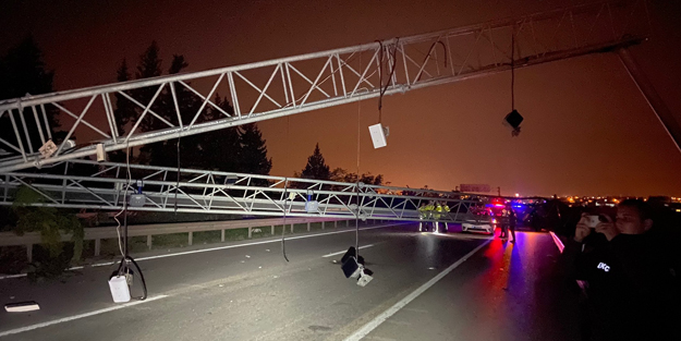 Tırın açılan dorsesi EDS'ye çarptı, ortalık savaş alanına döndü