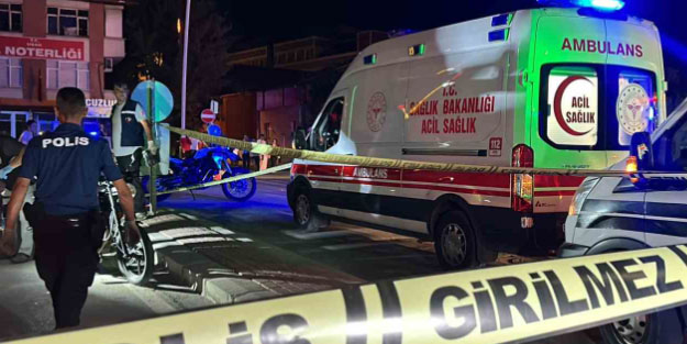 Tırın altında kalan motosikletli feci şekilde can verdi