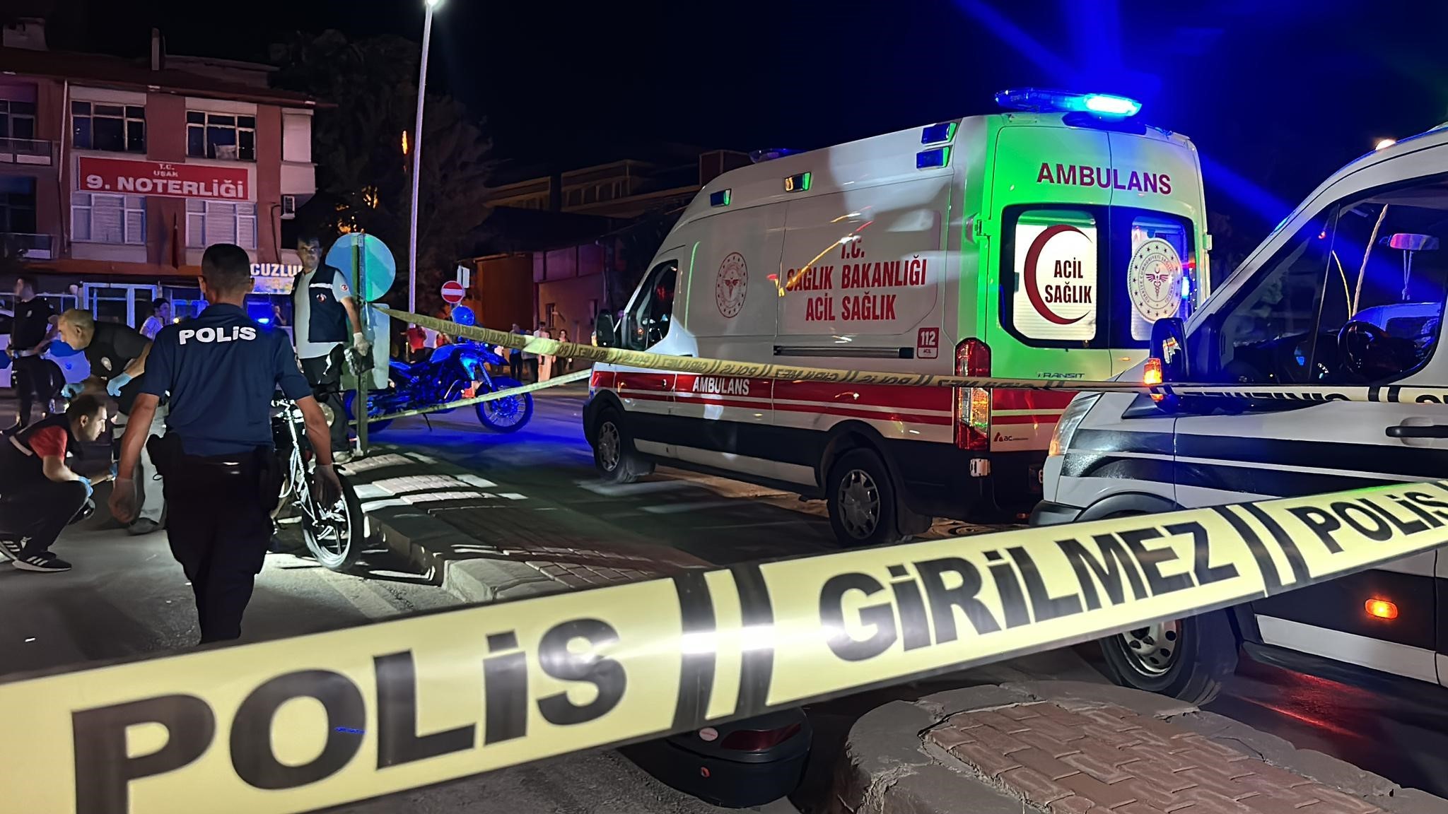 Tırın altında kalan motosikletli feci şekilde can verdi