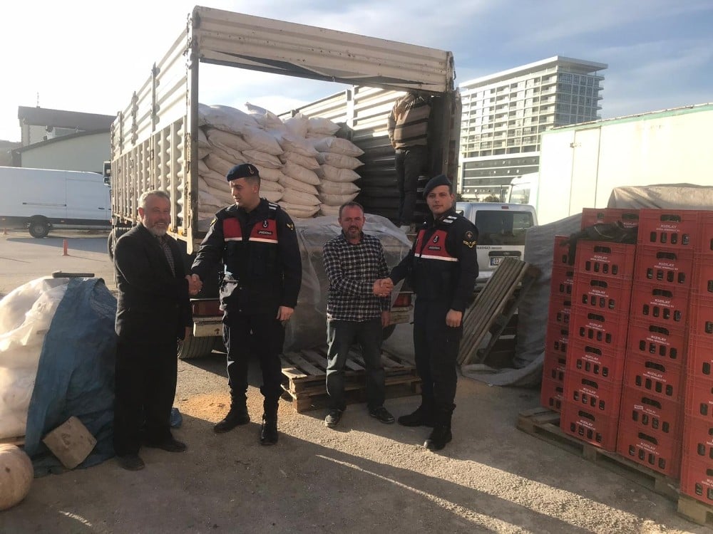 Tırın dorsesinden 9 ton şeker çalan hırsızlar yakalandı 