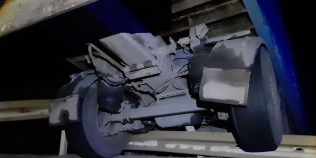 Tırın uçurumdan yuvarlanmasını dorsesi engelledi