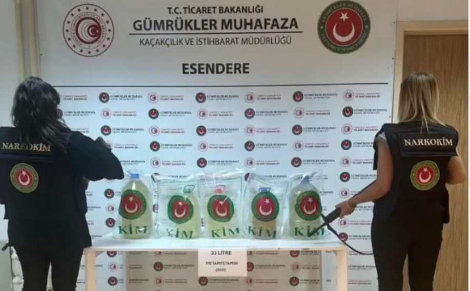 Tırın yakıt deposuna 33 litre sıvı metamfetamin çıktı