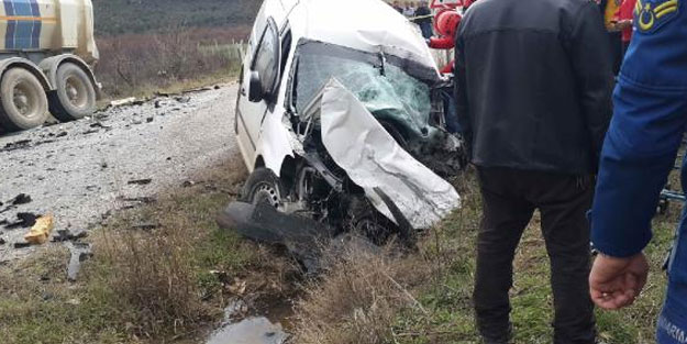 TIR'la çarpışan hafif ticari aracın sürücüsü öldü