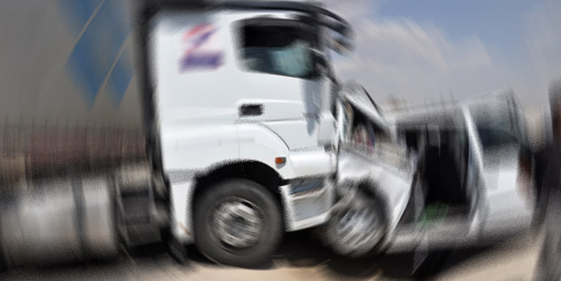 Tırla otomobil çarpıştı! Bolu'da can pazarı