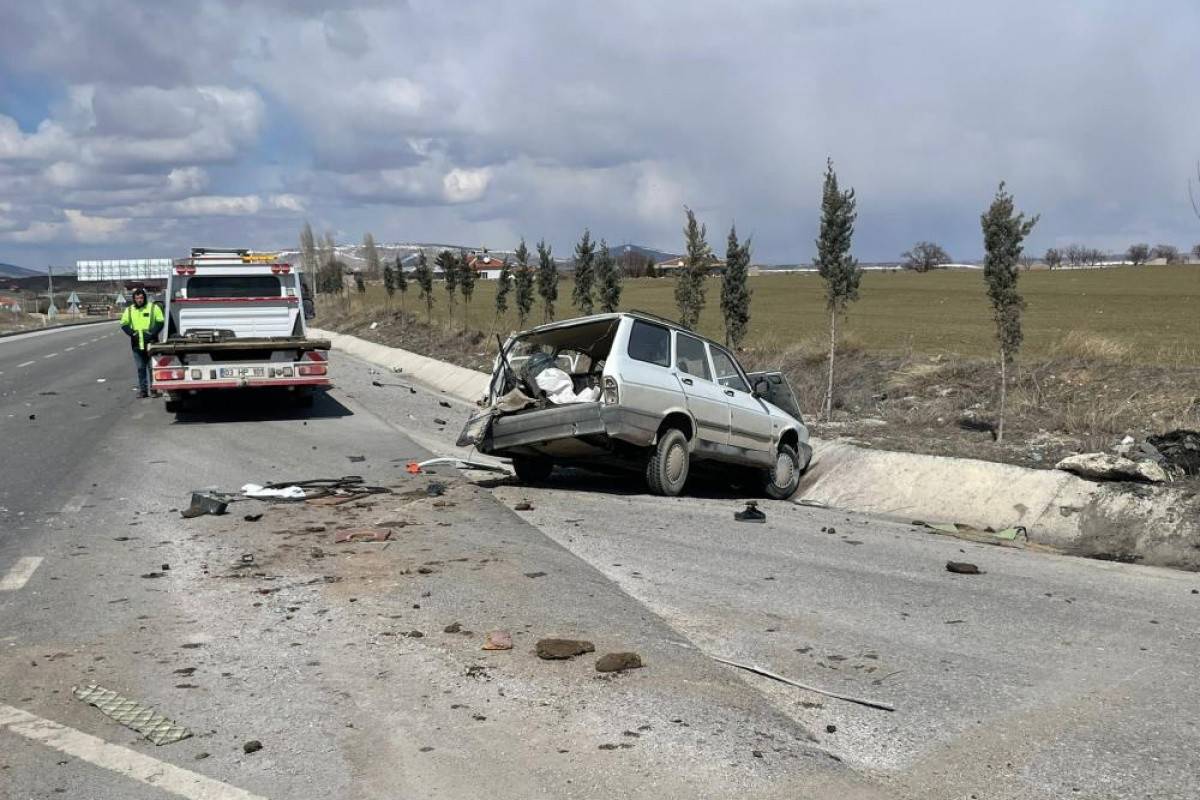 Tırla otomobilin çarpıştığı kazada biri çocuk 4 kişi yaralandı