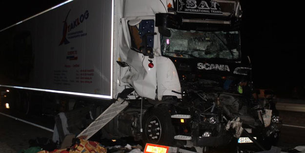 Tırların karıştığı kazada 1 kişi öldü