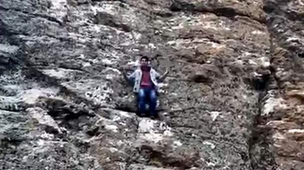 Tırmandığı kayada mahsur kaldı