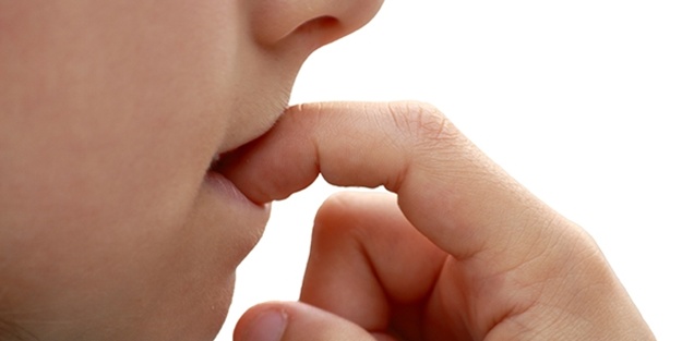 Tırnak yiyenlere kızmayın! Bakın neden yapıyorlar