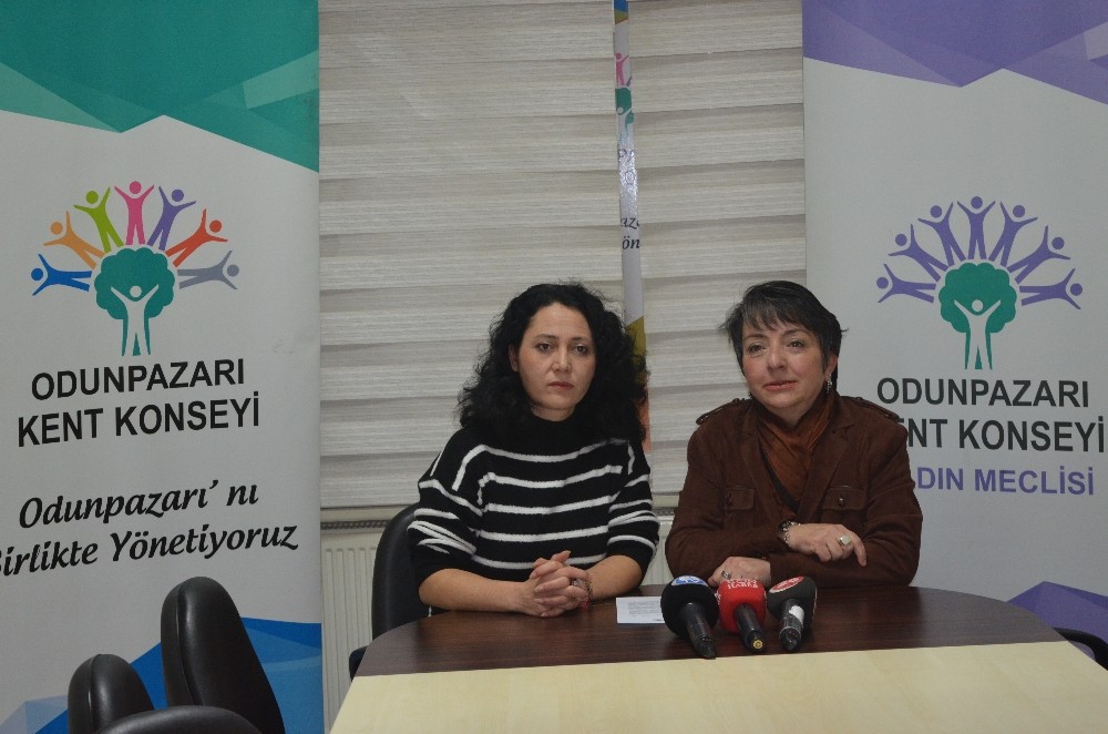 Tiyatro gösterisi ile tüm kadınları bir araya getirmeyi amaçlıyorlar 